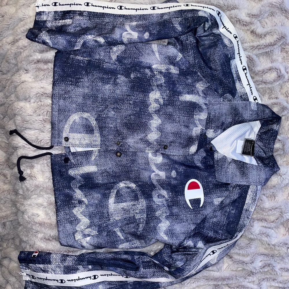 champion cropped windbreaker - drawstring & button closure
